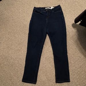Levi’s 512 skinny leg perfectly slimming